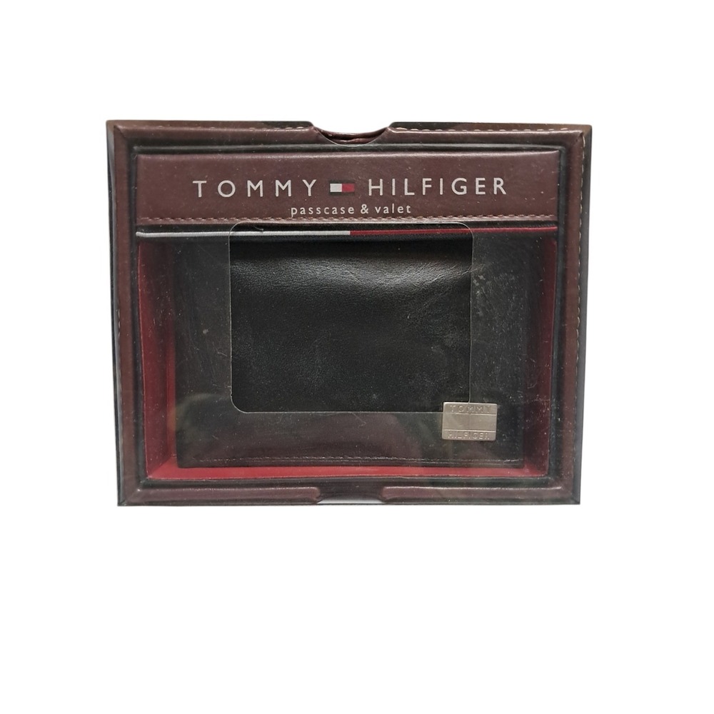 2005 Tommy Hilfiger Black Leather Bi Fold Wallet Passcase & Valet in Box